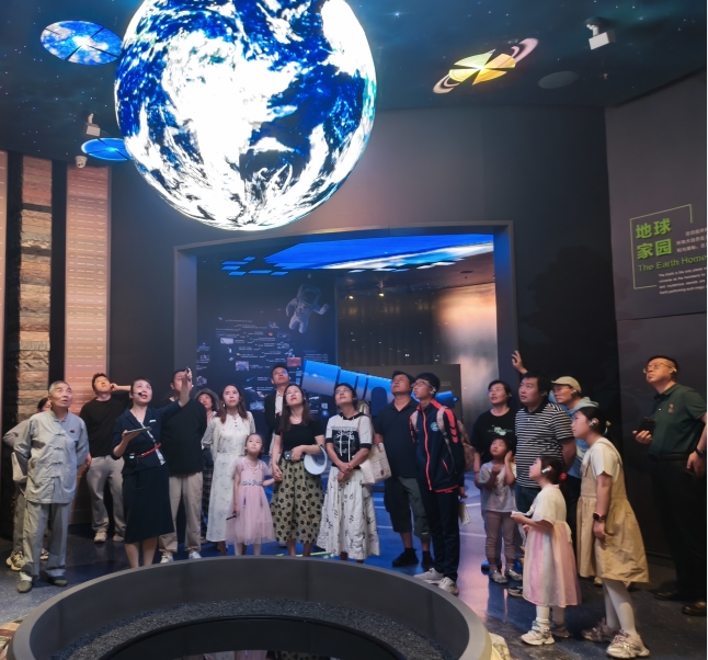 8月16日，機關黨支部組織黨員、青年員工及少年兒童赴青海省自然博物館開展“貫徹新發展理念 守護美麗青海”主題黨日活動。.png